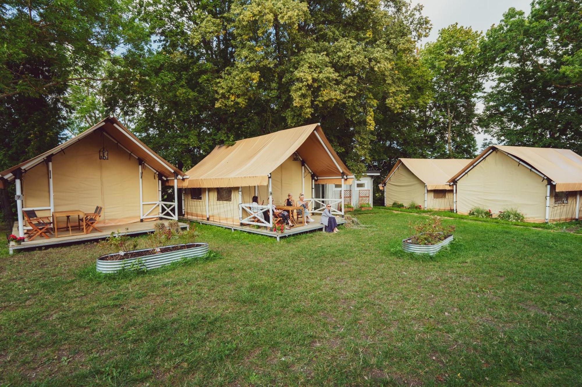 Mia Glamping Hotel Orissaare Exterior photo