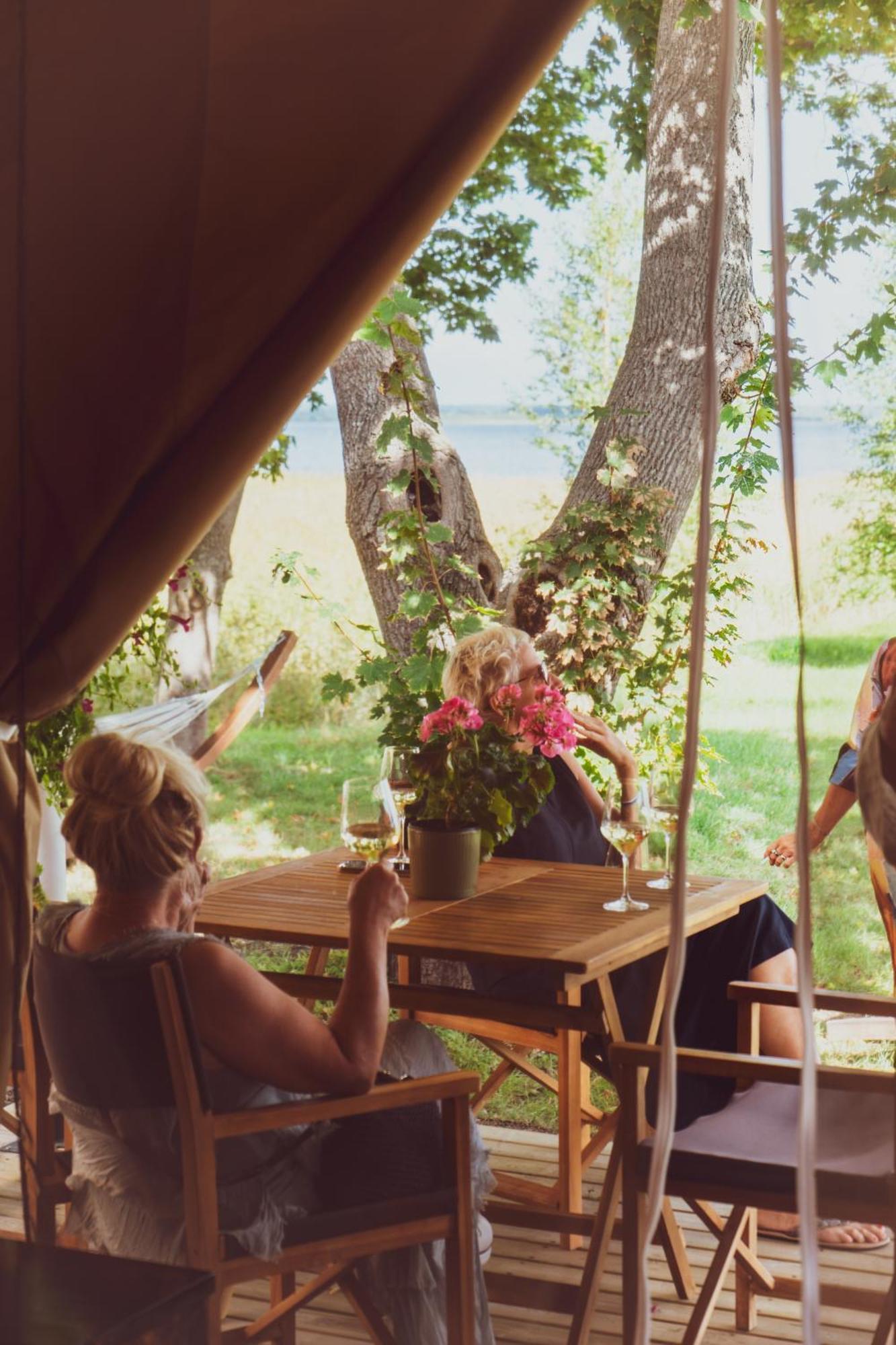 Mia Glamping Hotel Orissaare Exterior photo